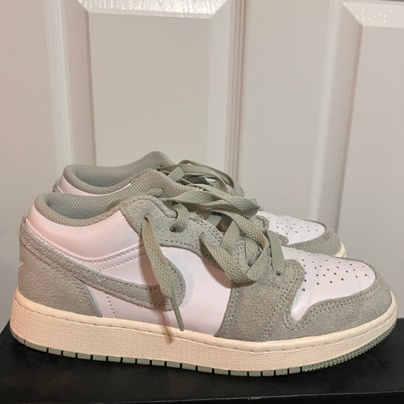 Nike Air Jordan 1 Lows SE Seafoam Sail & White - Picture 1 of 4
